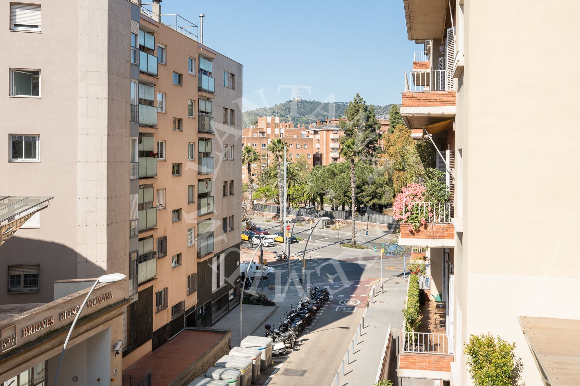 Exterior view of Flat for sale in  Barcelona Capital  with Air Conditioner, Heating and Parquet flooring