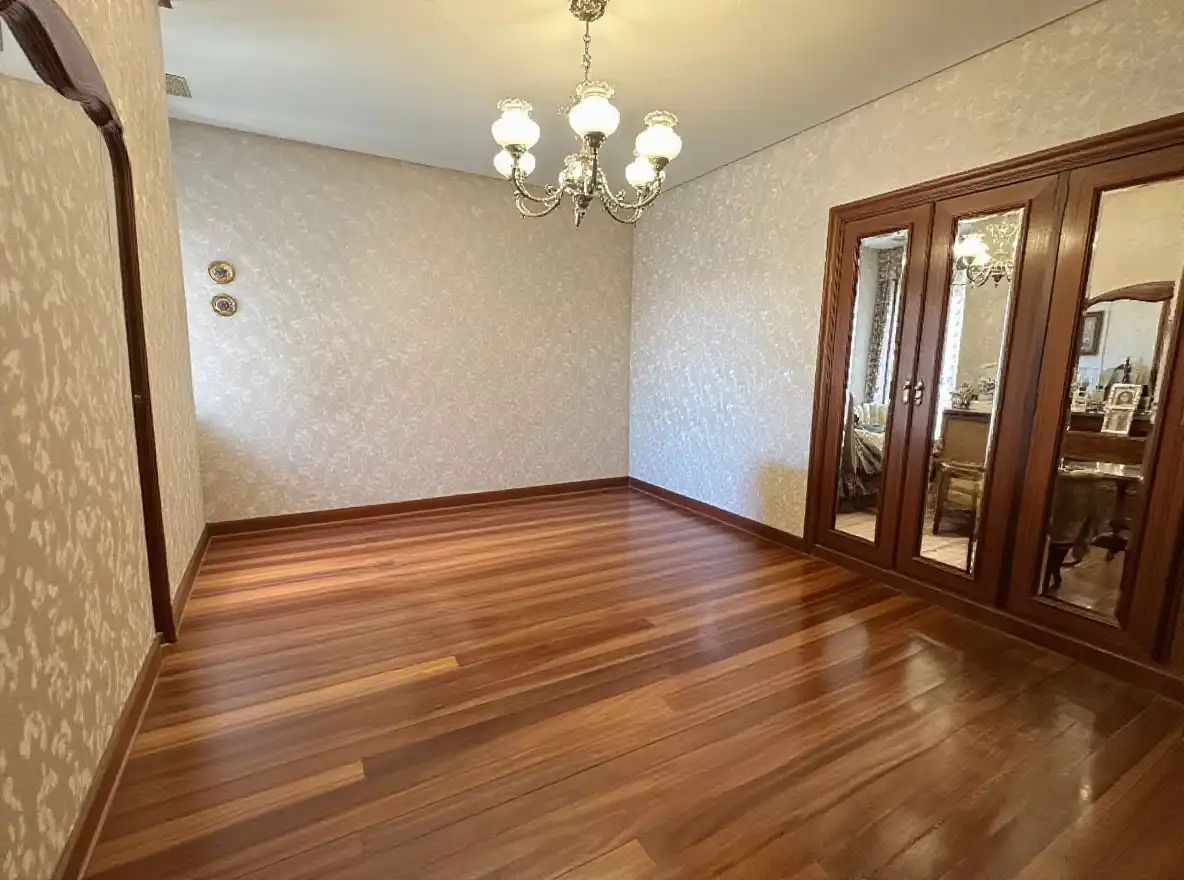 Comedor de Piso en venta en  Logroño con Calefacción, Parquet y Terraza