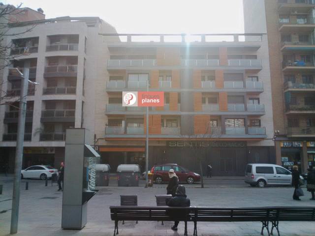 Garaje en Alquiler en Calle Lluís Companys en Instituts - Universitat