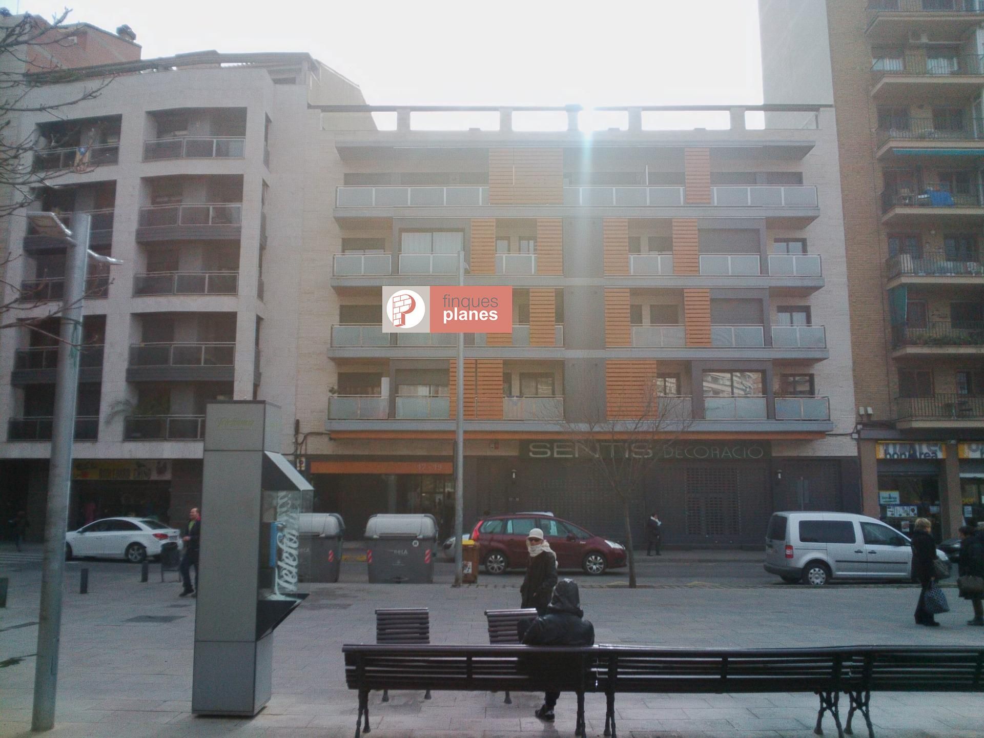 Garaje de alquiler en Calle Lluís Companys, Instituts - Universitat