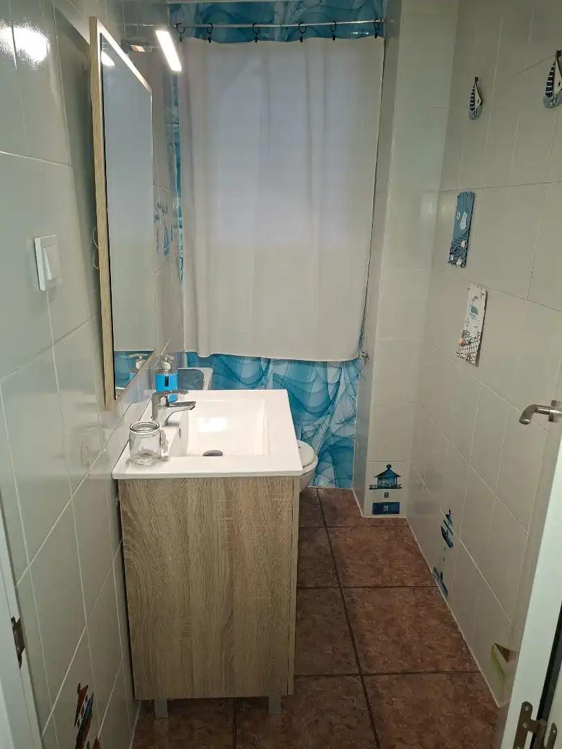 Bathroom of Flat for rent in Valencia  with Air Conditioner, Furnished and Oven