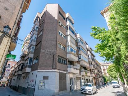 Vista exterior de Àtic en venda en  Granada Capital amb Calefacció, Parquet i Terrassa