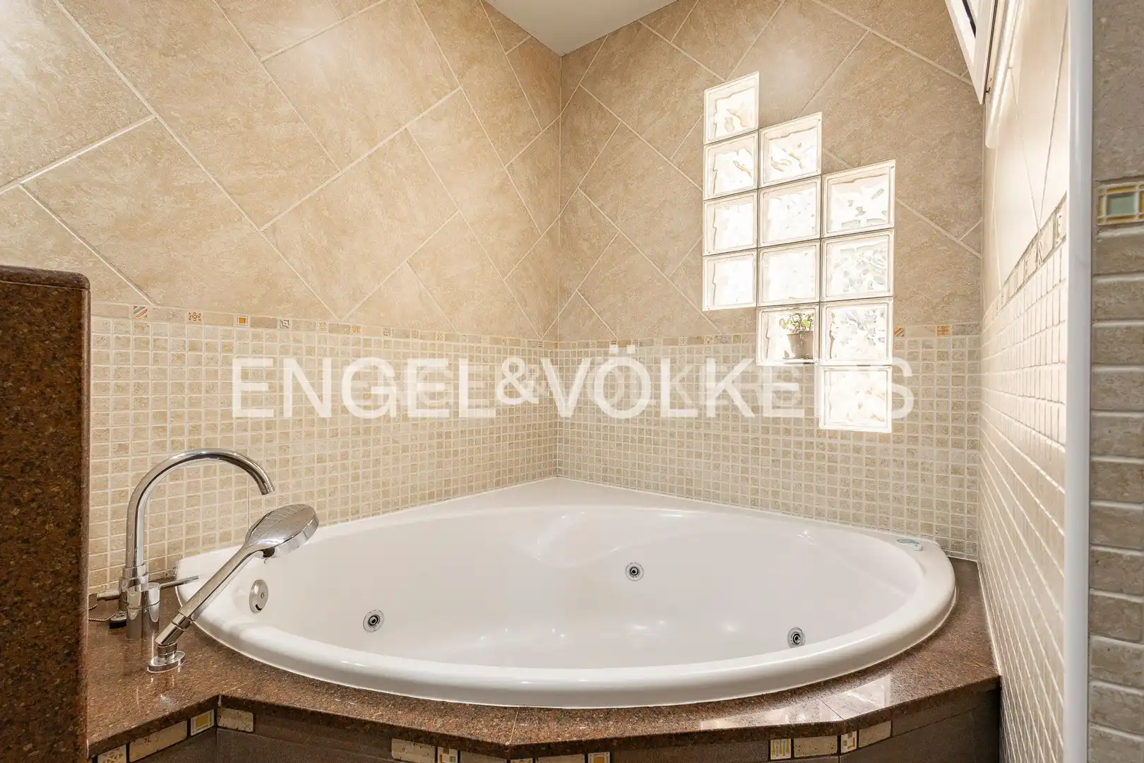 Badezimmer von Wohnung zur Miete in Esplugues de Llobregat mit Klimaanlage, Heizung und Parkett