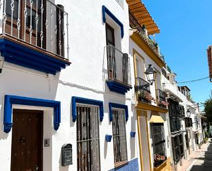 Exterior view of Single-family semi-detached for sale in Marbella  with Air Conditioner, Heating and Parquet flooring