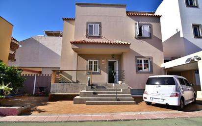 Exterior view of House or chalet for sale in Santa Lucía de Tirajana  with Air Conditioner and Terrace