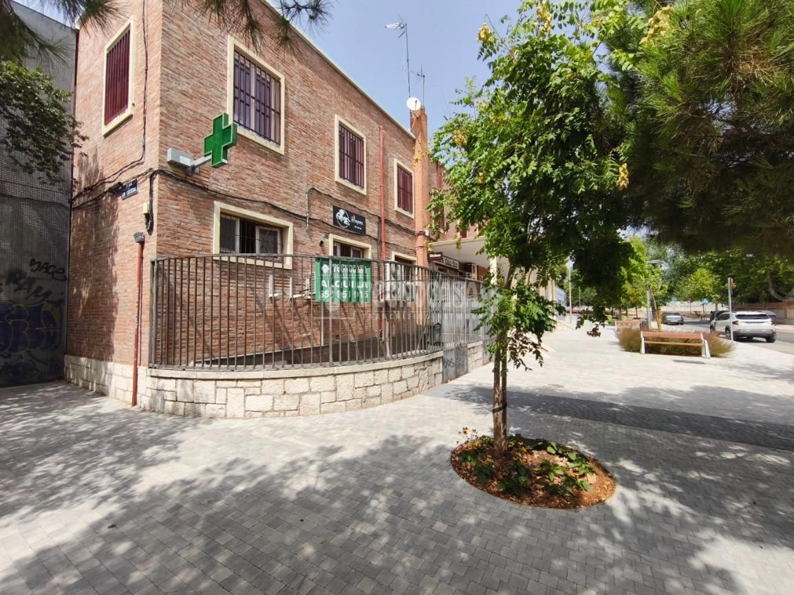 Local de lloguer a Rejas, San Blas