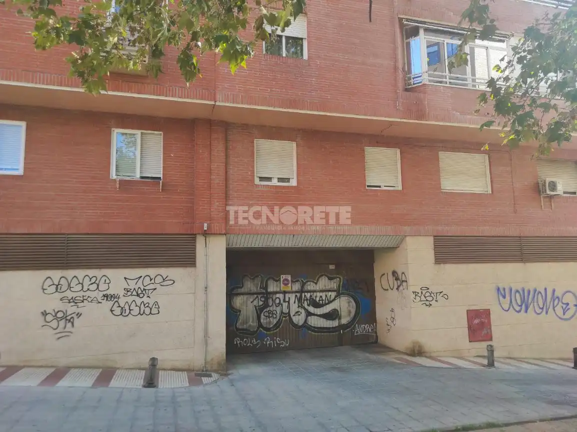 Vista exterior de Garatge en venda en Guadalajara