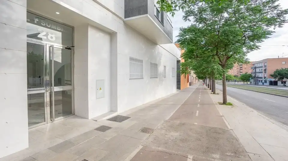 Außenansicht von Garage zur Miete in Granada