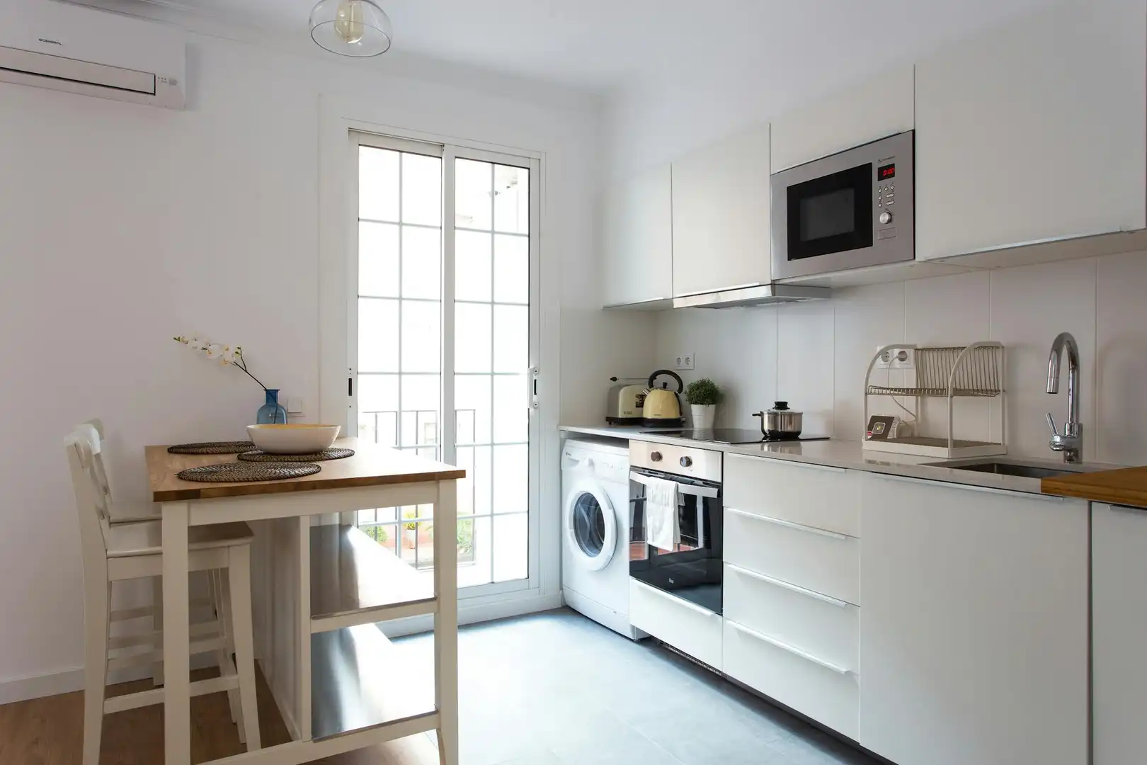 Kitchen of Flat for rent in Barcelona  with Air Conditioner, Heating and Furnished