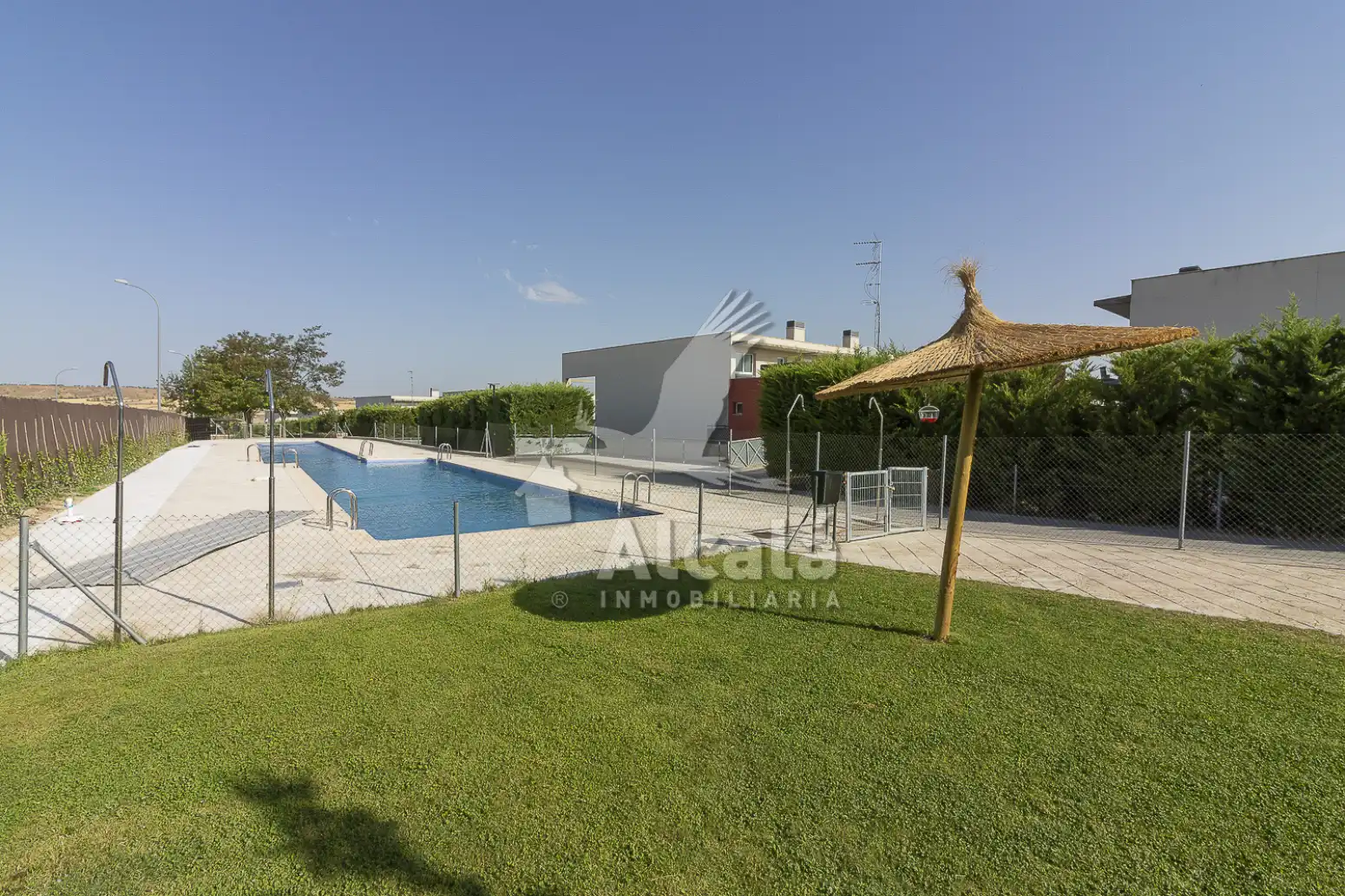 Swimming pool of Flat for sale in Loeches  with Air Conditioner, Heating and Private garden
