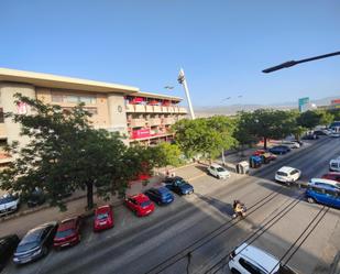 Vista exterior de Pis de lloguer en  Granada Capital amb Aire condicionat i Balcó