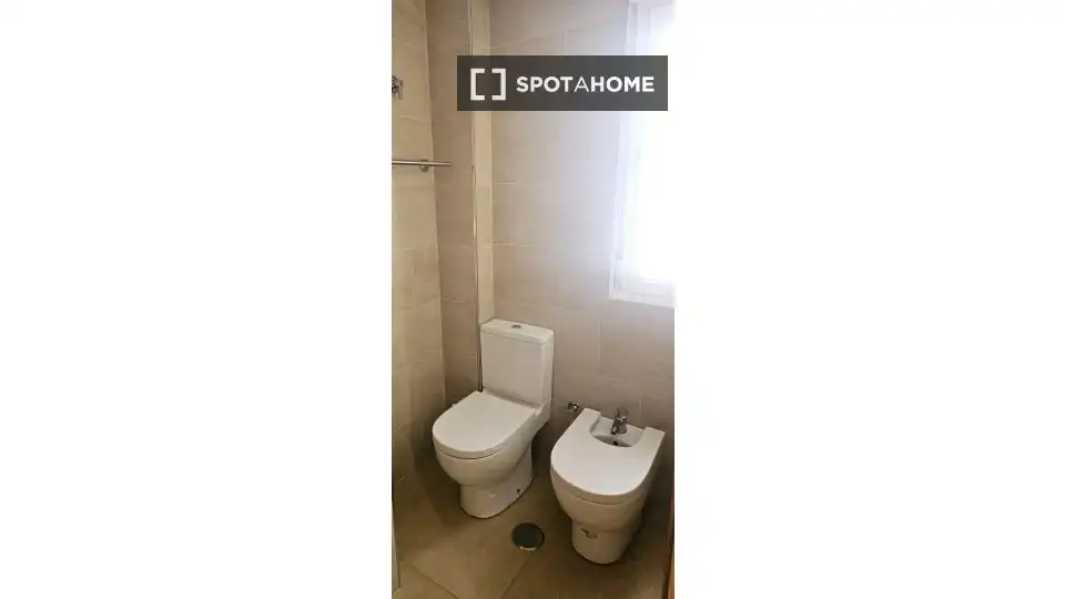 Bany de Apartament per a compartir en Murcia amb Aire condicionat, Terrassa i Moblat