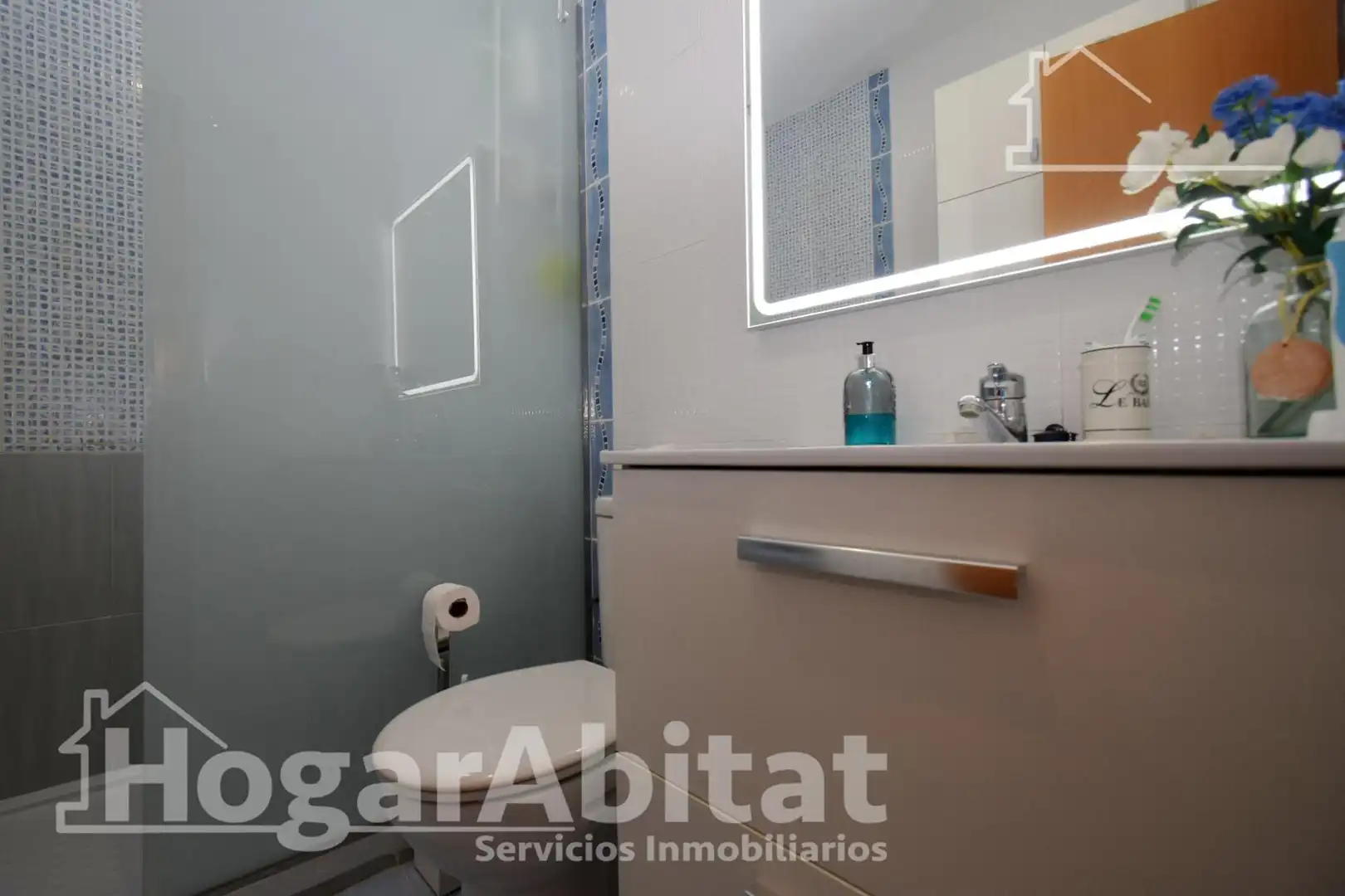 Bathroom of Flat for sale in Vilamarxant  with Air Conditioner, Terrace and Storage room