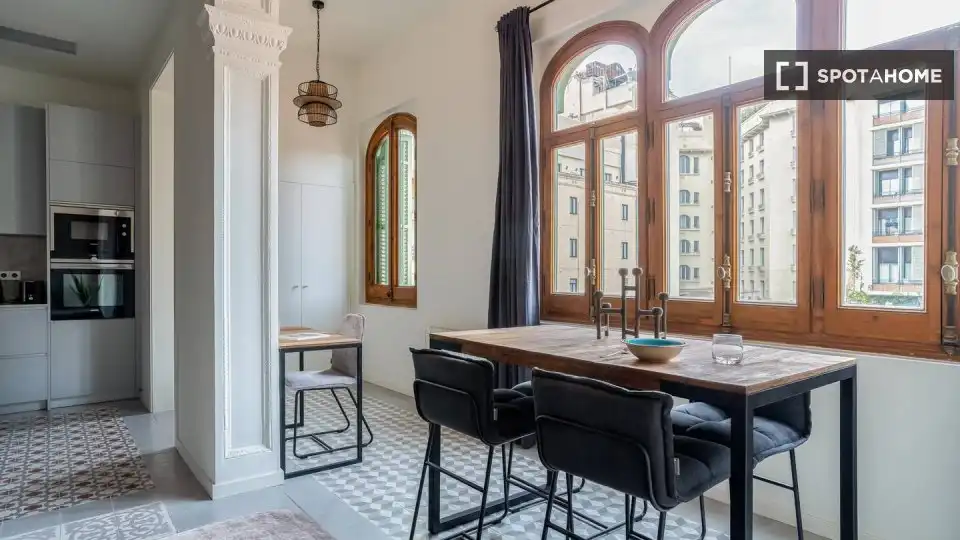 Comedor de Piso de alquiler en Barcelona con Aire acondicionado, Calefacción y Amueblado