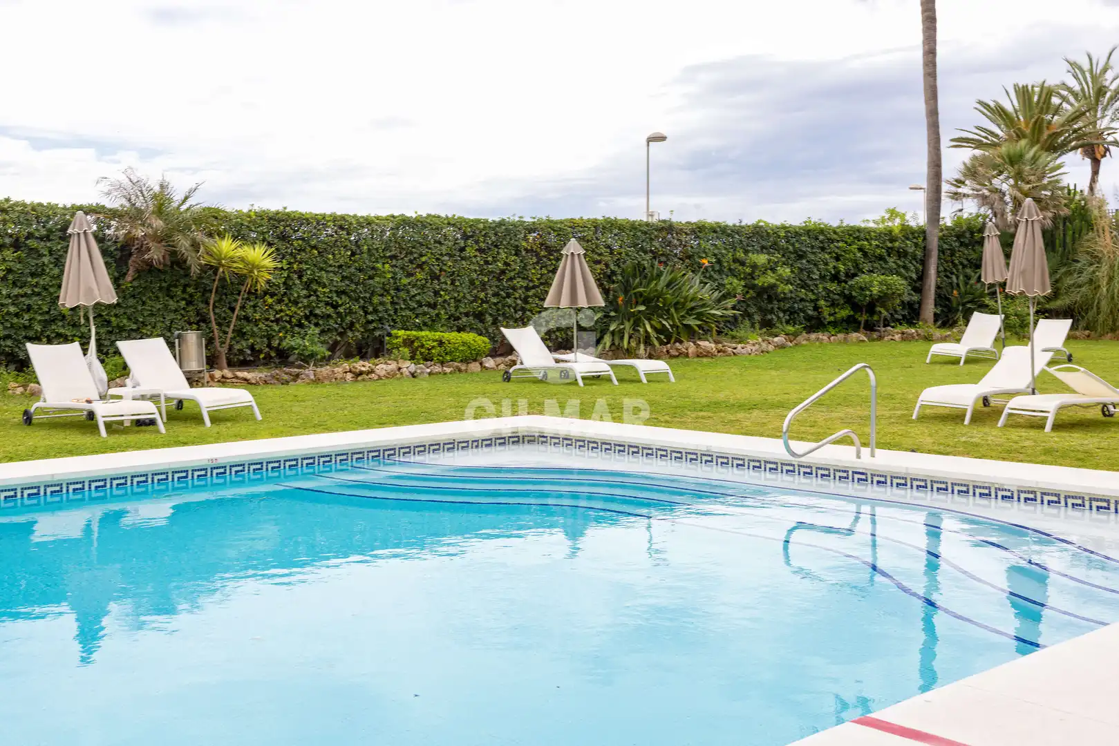 Piscina de Apartamento en venta en Marbella con Calefacción, Jardín privado y Trastero