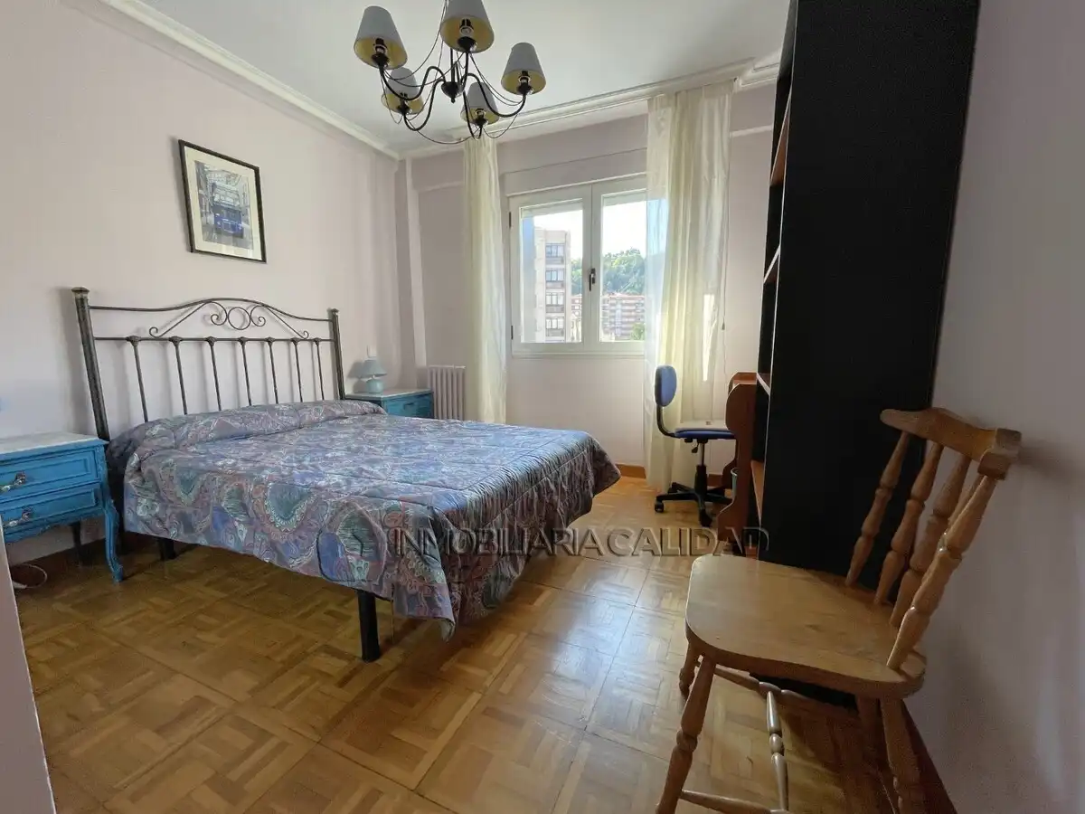 Bedroom of Flat for rent in Burgos  with Heating, Terrace and Furnished