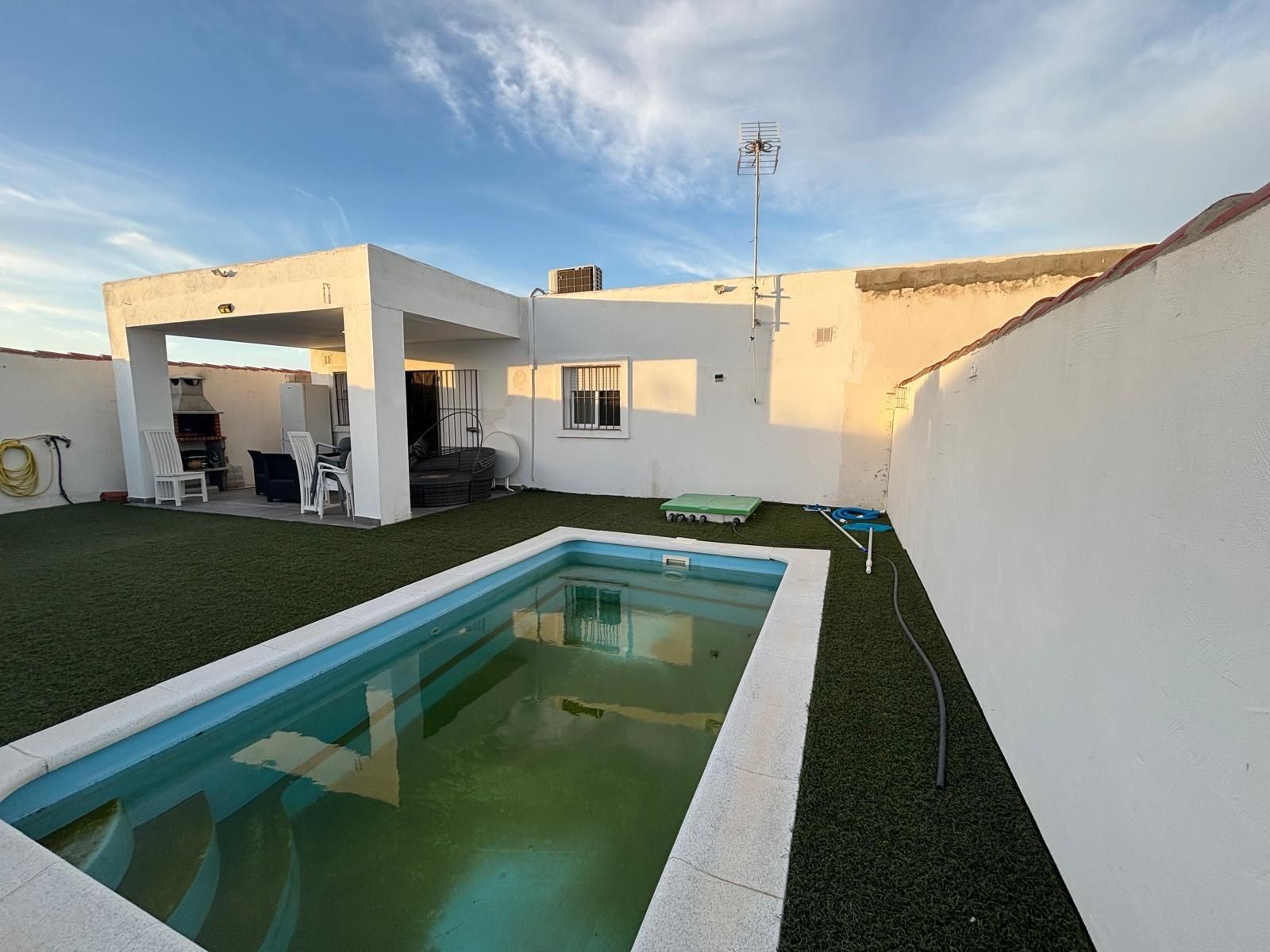 Piscina de Casa o chalet en venta en Chiclana de la Frontera con Aire acondicionado, Calefacción y Piscina