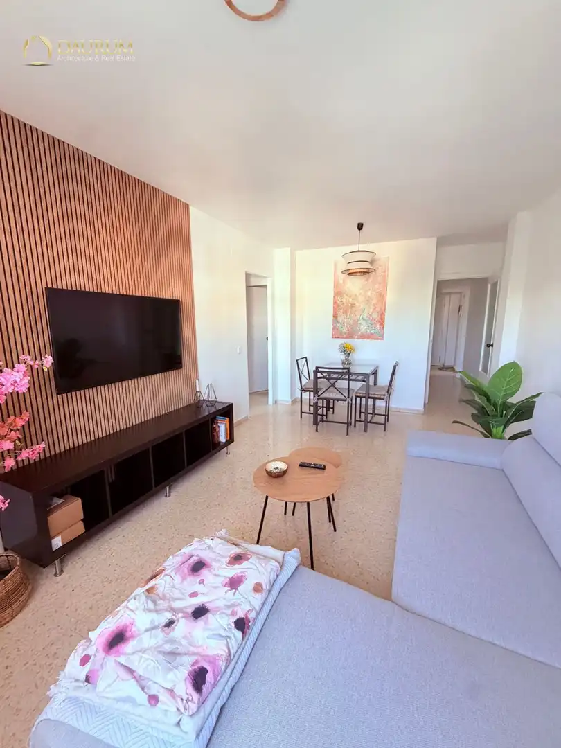 Sala d'estar de Pis en venda en Dos Hermanas amb Aire condicionat i Terrassa