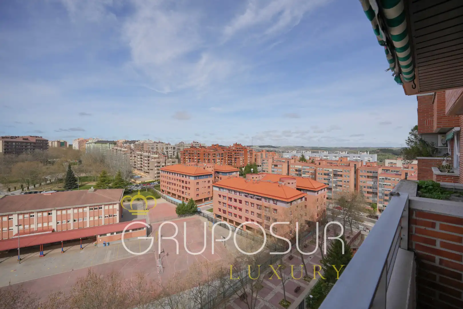 Außenansicht von Wohnung zum Verkauf in Valladolid mit Heizung, Privatgarten und Parkett