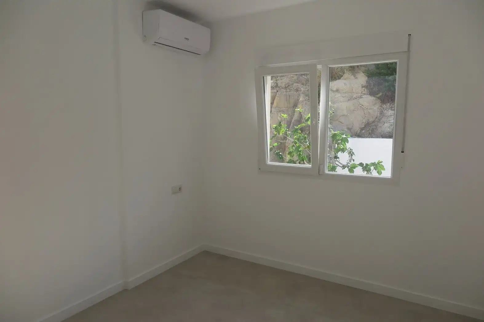 Casa amb jardí en venda a Pueblo Acantilado - Lanuza, imagen 11