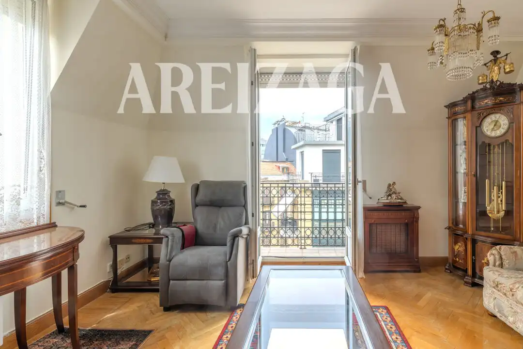 Habitación de Piso en venta en Donostia - San Sebastián  con Calefacción, Terraza y Balcón