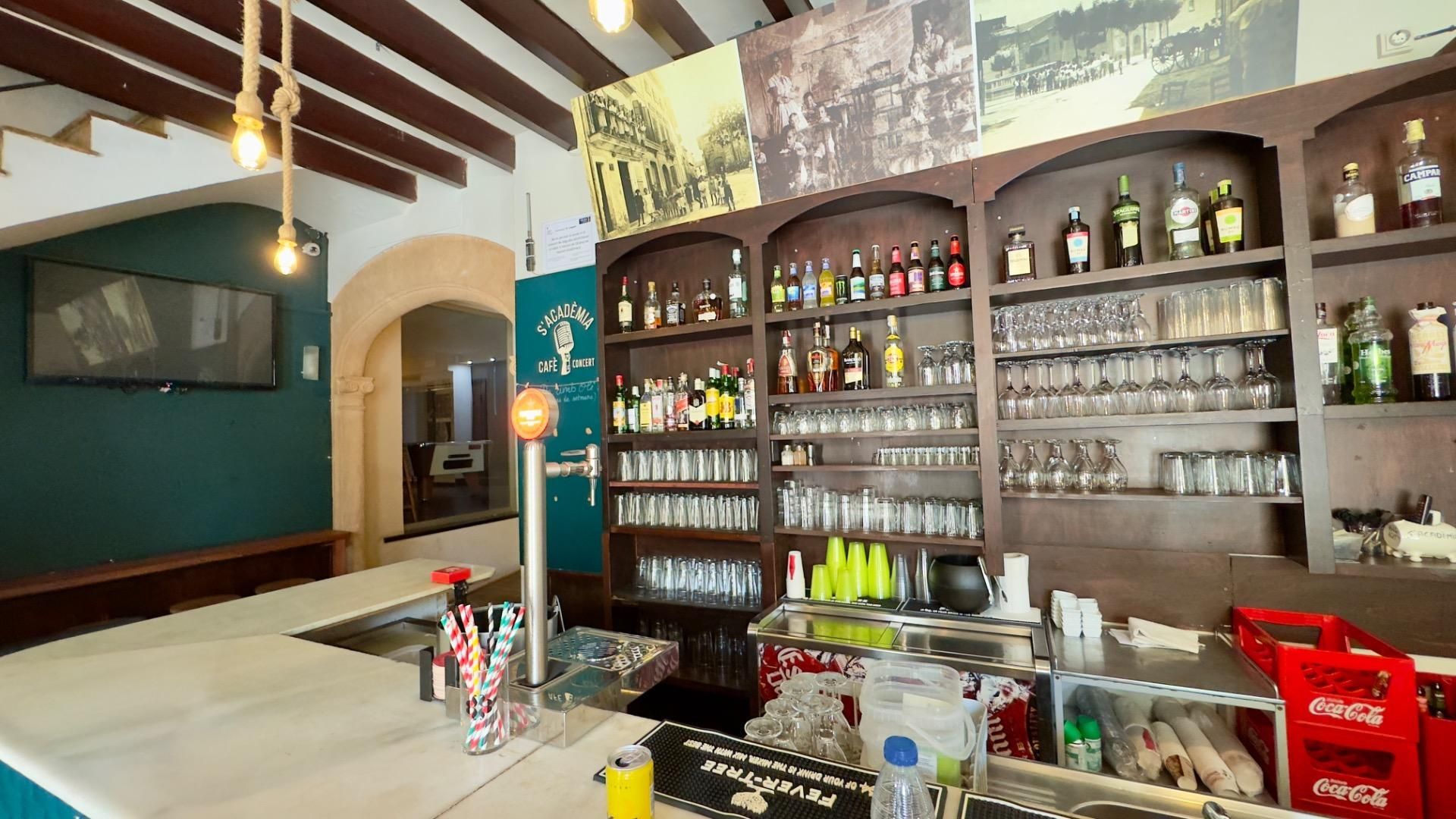 Premises to rent in Algaida  with Air Conditioner and Furnished