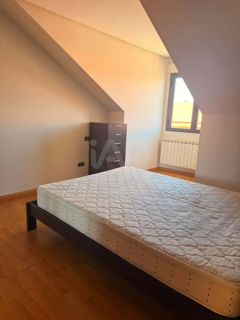 Bedroom of Duplexes for sale in Villaquilambre  with Heating