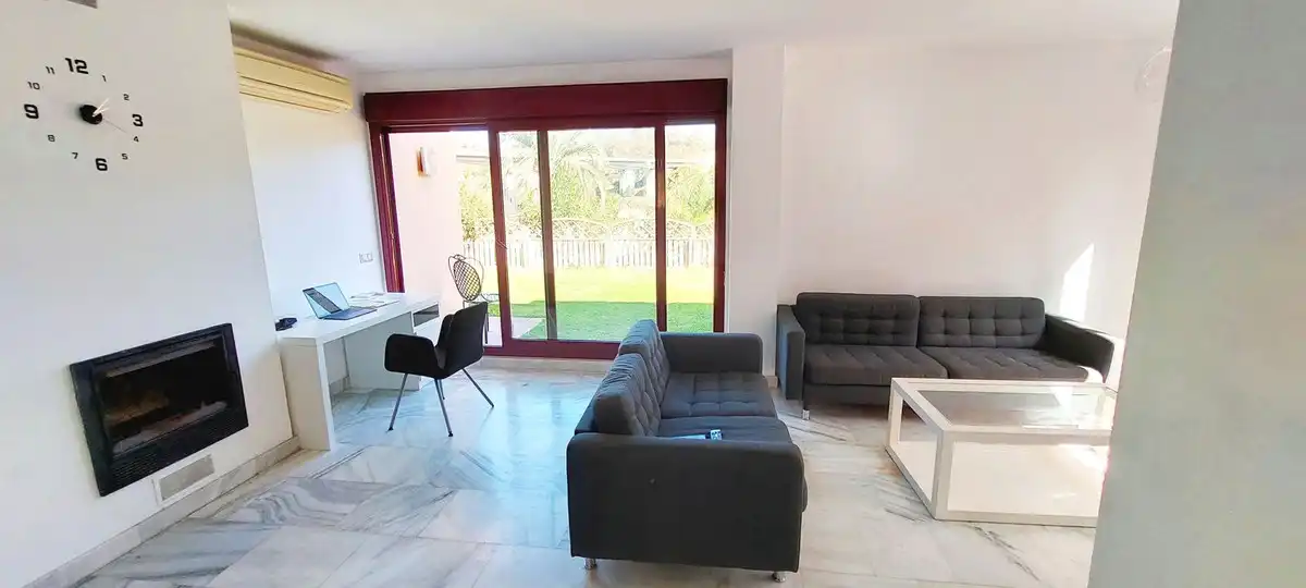 House with pool for sale in Calle Vereda Alta del Rio 8, imagen 2
