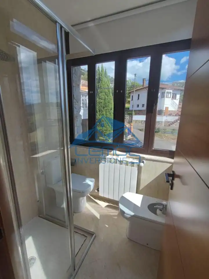 Bathroom of Houses for sale in Candamo  with Air Conditioner, Private garden and Terrace
