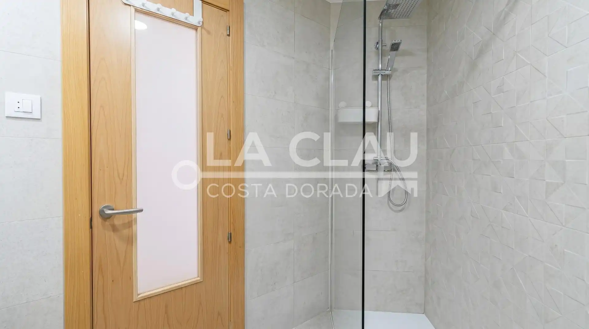 Badezimmer von Wohnung zum Verkauf in Tarragona mit Möbliert, Fernseher und Alarm