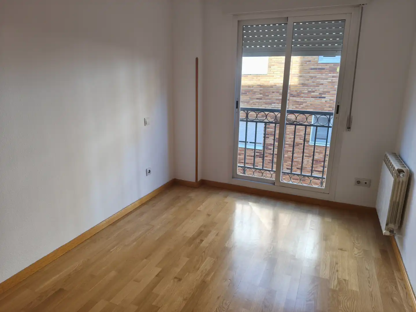 Bedroom of Flat for rent in Madrid  with Air Conditioner, Heating and Private garden