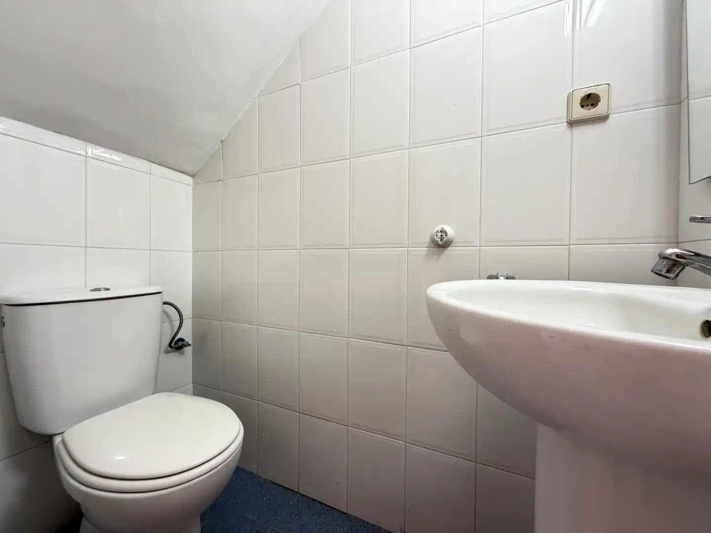 Baño de Dúplex en venta en Estepona con Terraza, Piscina y Piscina comunitaria