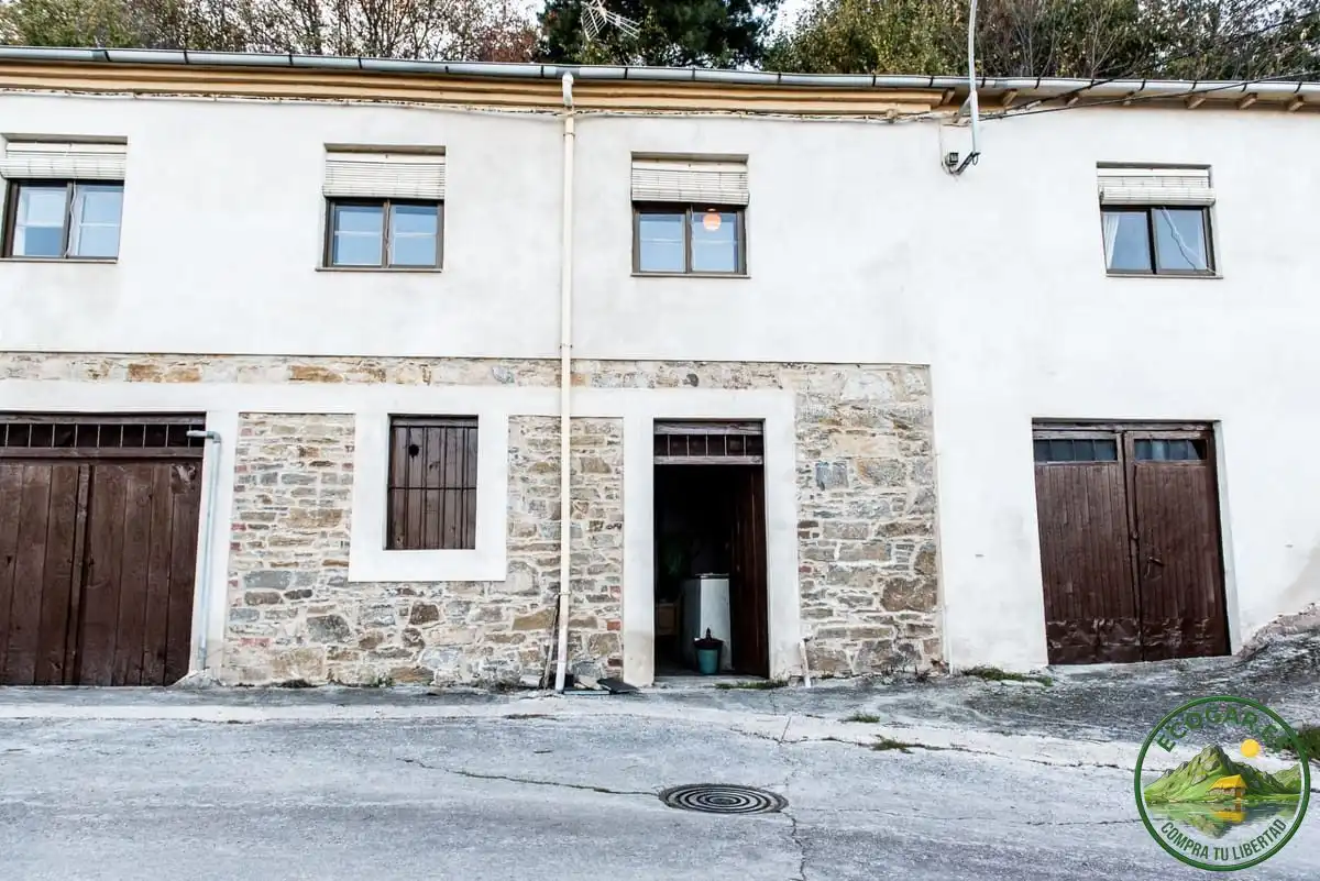 Außenansicht von Haus oder Chalet zum Verkauf in Corullón mit Heizung, Privatgarten und Parkett