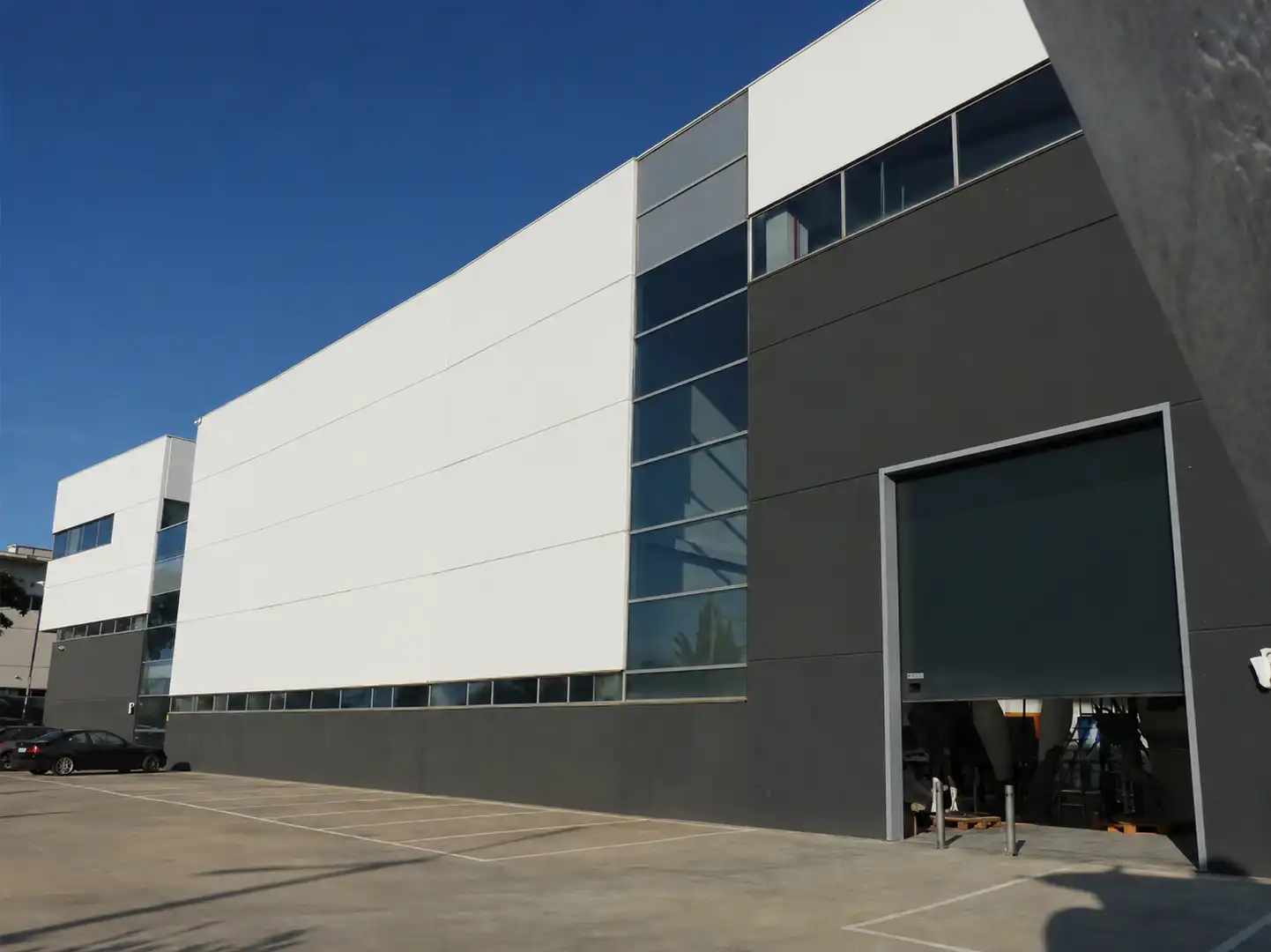Vista exterior de Nave industrial de alquiler en Gavà con Calefacción y Alarma