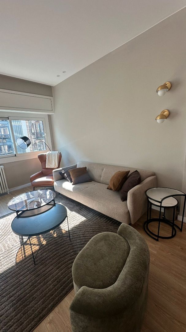 Sala de estar de Piso de alquiler en  Barcelona Capital con Amueblado, Horno y Lavadora