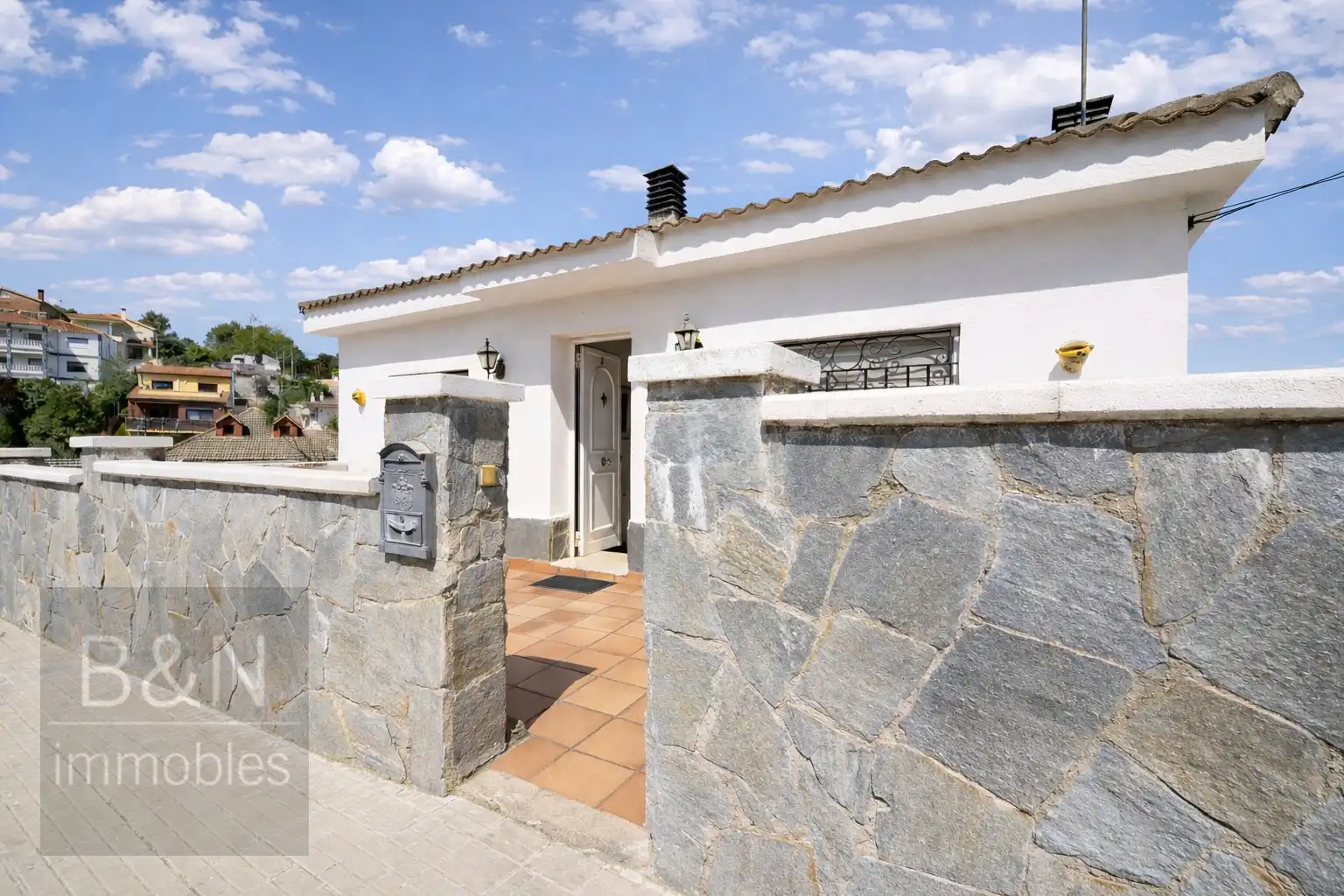 Außenansicht von Haus oder Chalet zum Verkauf in Vacarisses mit Heizung und Balkon