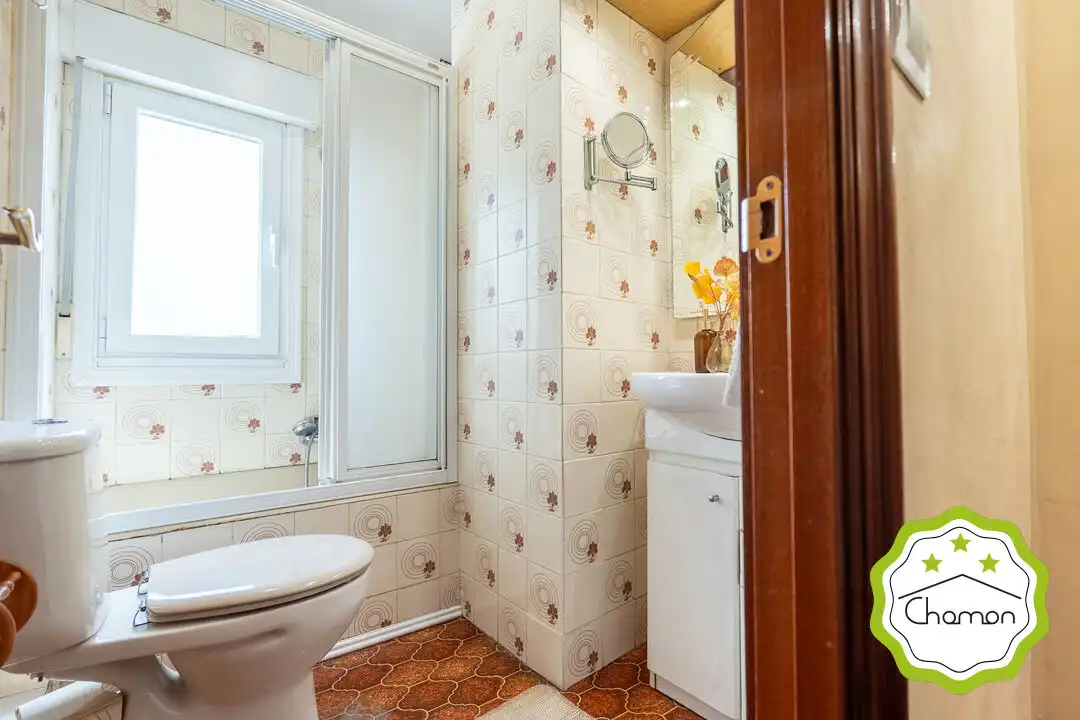 Baño de Piso en venta en Bilbao  con Calefacción, Jardín privado y Amueblado