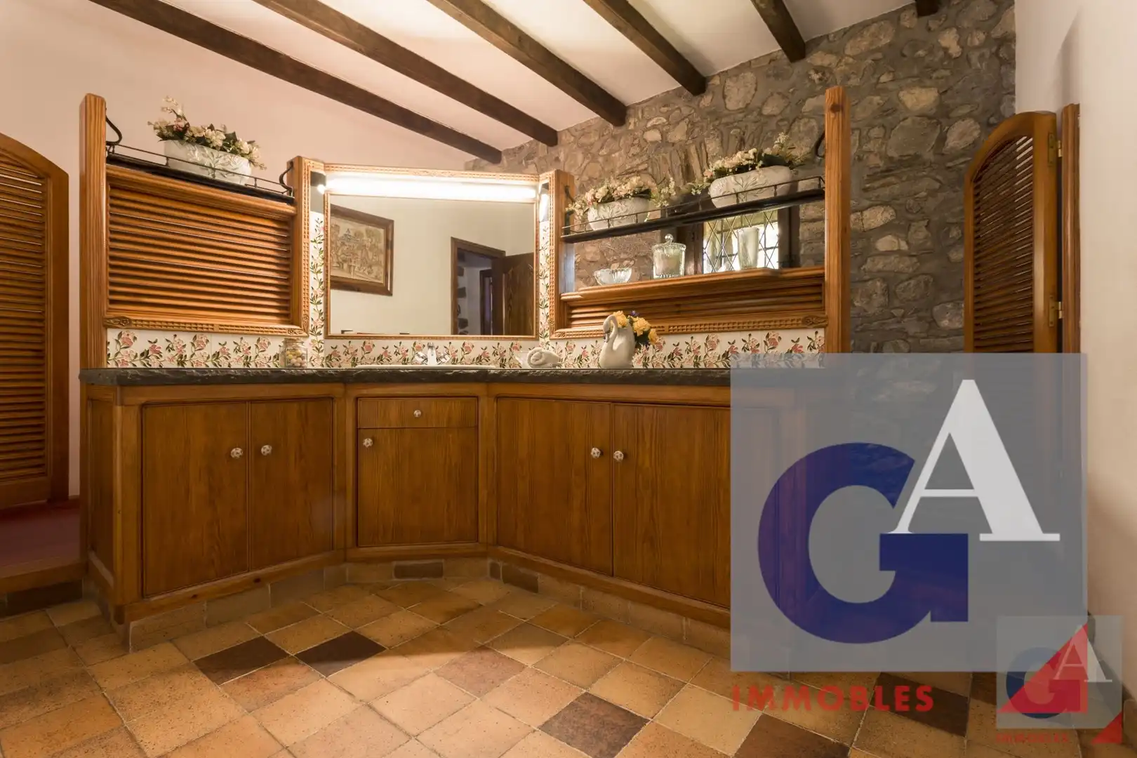 Country homes for sale in Montagut i Oix
