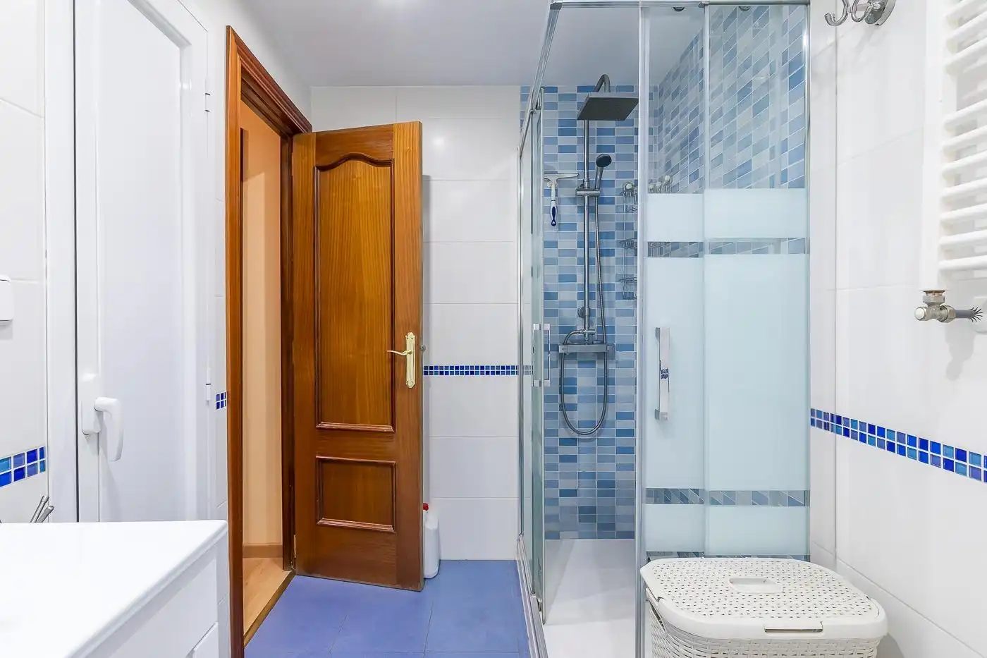 Bathroom of Flat for sale in Madrid  with Air Conditioner, Heating and Terrace