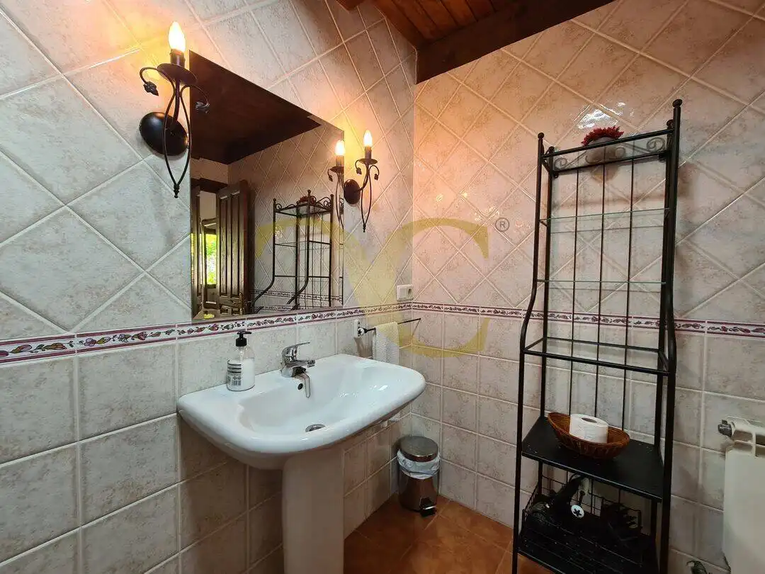 Bany de Casa o xalet en venda en Peñamellera Alta amb Calefacció, Jardí privat i Terrassa
