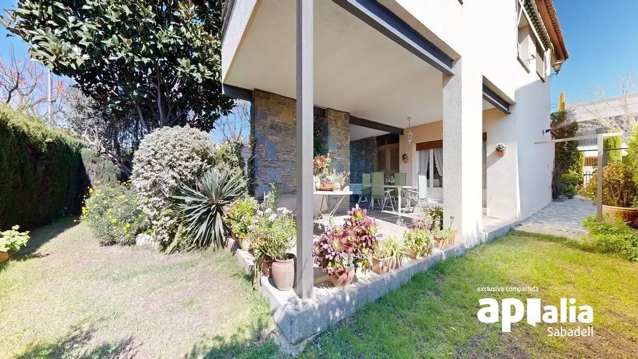 Jardí de Casa o xalet en venda en Barberà del Vallès amb Calefacció, Jardí privat i Terrassa