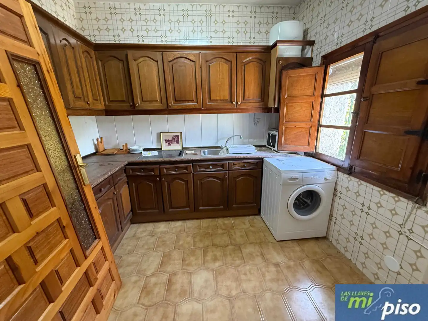 Cuina de Casa o xalet en venda en Cubillas de Santa Marta amb Jardí privat, Terrassa i Traster
