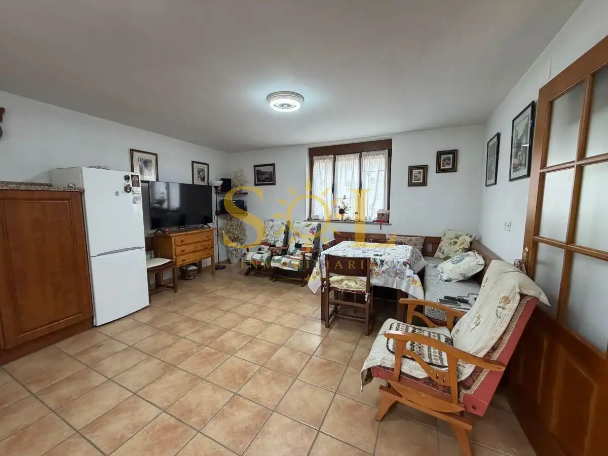 Casa o xalet en venda en Los Barrios de Luna  amb Calefacció i Moblat
