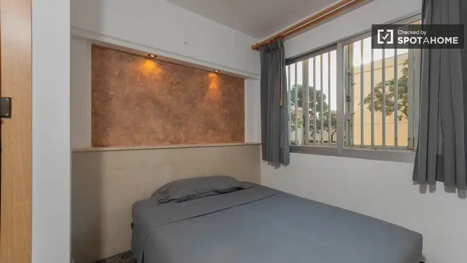 Habitación de Piso de alquiler en Valencia con Aire acondicionado, Calefacción y Amueblado