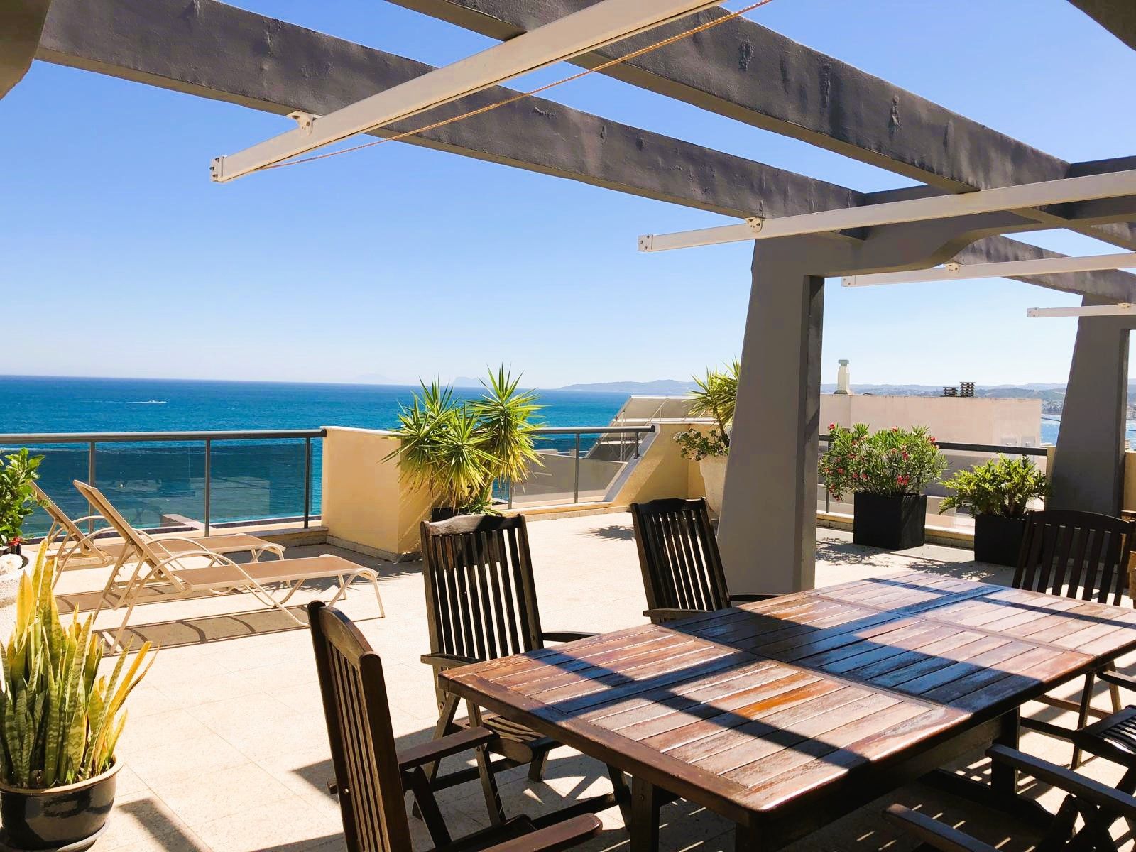 Terrassa de Àtic de lloguer en Estepona amb Aire condicionat, Terrassa i Piscina