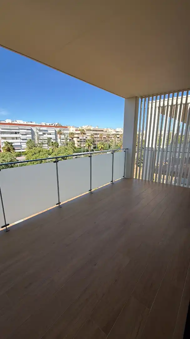 Piso con terraza en alquiler en Avinguda de Salvador Vilaseca
