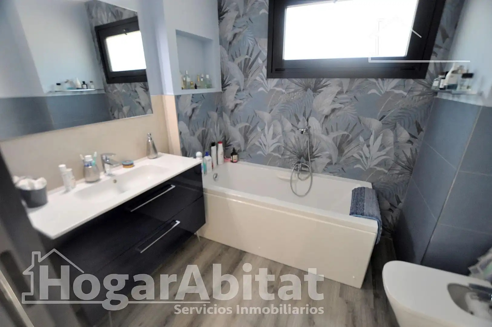 Bany de Casa o xalet en venda en Riba-roja de Túria amb Aire condicionat, Terrassa i Traster