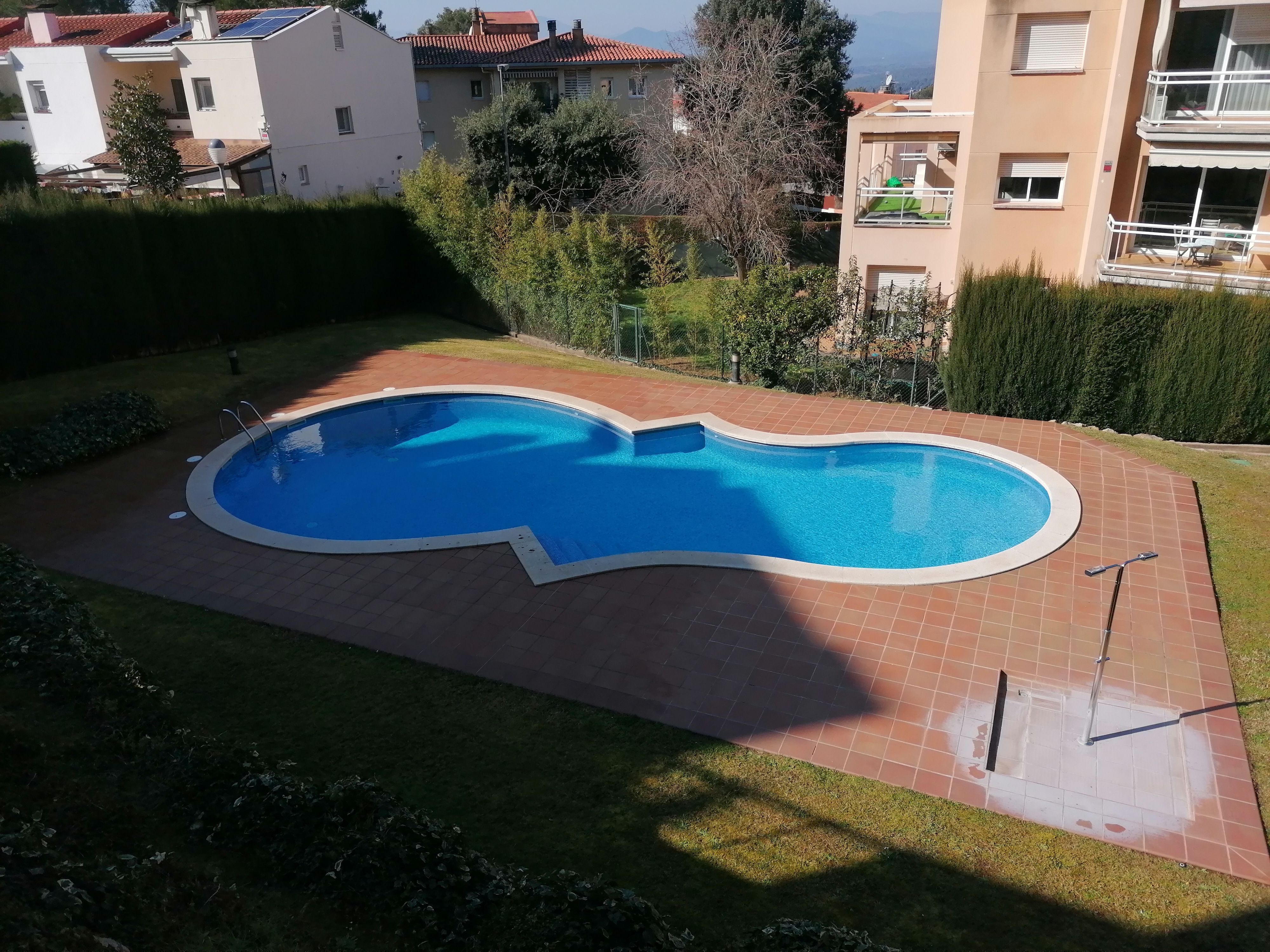 Piscina de Pis de lloguer en Girona Capital amb Aire condicionat, Calefacció i Jardí privat