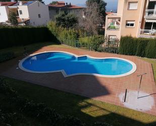 Piscina de Pis de lloguer en Girona Capital amb Aire condicionat, Calefacció i Jardí privat