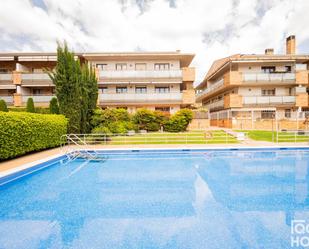 Swimming pool of Flat for sale in Sant Cugat del Vallès  with Air Conditioner, Heating and Terrace